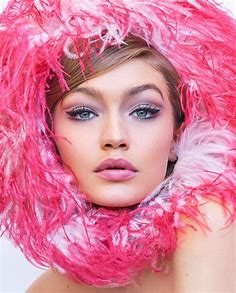 Aprenda a usar a máscara de cílio com a maquiadora de Gigi Hadid - Harper's Bazaar » Moda, beleza e estilo de vida em um só site