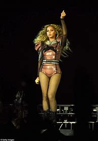 Image result for Beyoncé On Stage Squat