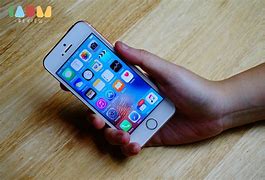 Image result for iPhone SE Rose Gold vs Silver