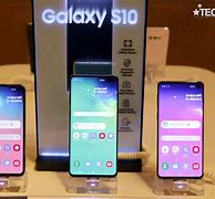 Image result for Samsung Galaxy S10e vs S10