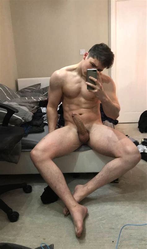 Carlos Effort Nude