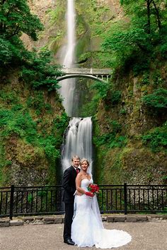 Elopement & Wedding Photography | Sightglass Photography  — Multnomah Falls Oregon Elopement with Bruce & Leigh
