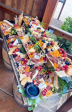 Pin by Giorgia Poggioli on Taglieri | Charcuterie inspiration, Party food buffet, Party food platters