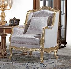 poltrone di lusso poltrona con braccioli imbottiti in stile classico di poltrone di lusso poltrona con braccioli imbottiti in stile classico di