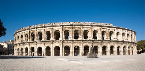 Arènes de Nîmes - Amphithéâtre romain dans le Gard en Provence