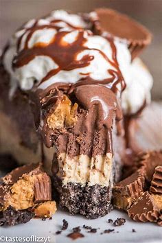Frozen Chocolate Peanut Butter Pie {Easy No Bake Dessert Recipe}