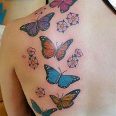 tatuaggio fiore e farfalla 28 awesome butterfly tattoos with flowers that nobody will tatuaggio fiore e farfalla 28 awesome butterfly tattoos with flowers that nobody will