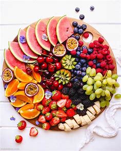 Bo’s Kitchen 🌱 on Instagram: “Starting a fresh✨with nature’s candy, my fave 😋 What would you go for first? I’m cravi… | Fruit platter designs, Food platters, Food