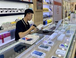 Image result for Giá iPhone Tại Cửa Hàng Bán Lẻ Theo Thồi Gian