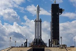Image result for Artemis 1 vs Falcon Heavy