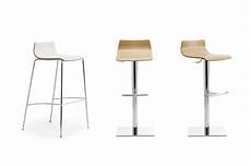 sgabelli in legno sgabello impilabile con seduta in legno per bar idfdesign sgabelli in legno sgabello impilabile con seduta in legno per bar idfdesign