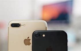 Image result for iPhone 7 vs iPhone 7 Plus