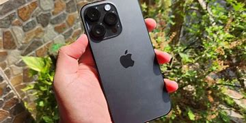 Image result for iPhone 14 Pro Paars in Hand