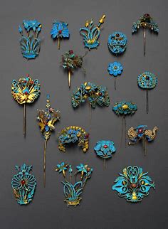 A COLLECTION OF CHINESE GILT METAL AND KINGFISHER FEATHER HAIR ORNAMENTS, QING DYNASTY Of various