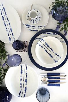 Une table bleue aquarelle en porcelaine | Vaisselle blanche, Vaisselle contemporaine, Vaisselle bleue
