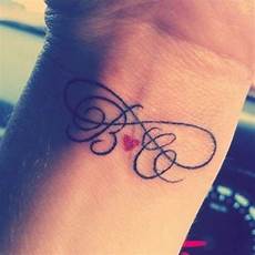 tatuaggi sul polso interno tatuaggi lettere 30 foto e modelli per voi tatuaggi sul polso interno tatuaggi lettere 30 foto e modelli per voi