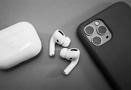 Image result for iPhone SE 2020 Headphones