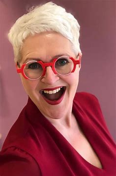 Rood roze ronde bril bij boetiek optiek Mooie Ogen Schagen | Fashion eyeglasses, Tall girl fashion outfits, Nice glasses