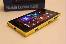 grip per nokia lumia 1020 nokia lumia 1020 e grip il nostro unboxing grip per nokia lumia 1020 nokia lumia 1020 e grip il nostro unboxing