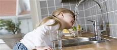 bere acqua di rubinetto bere acqua dal rubinetto sicura e fresca grazie ad acqualife bere acqua di rubinetto bere acqua dal rubinetto sicura e fresca grazie ad acqualife