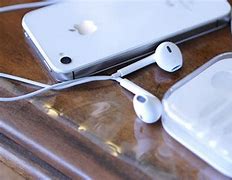 Image result for iPhone 5 EarPods