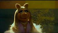 The Muppets - A Romantic moment between Miss Piggy & Kermit - Crystal Clear - HD