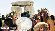 Thousands welcome summer solstice at Stonehenge