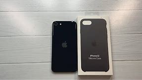 Official Silicone Case Midnight for iPhone SE 2022 Unboxing and Review