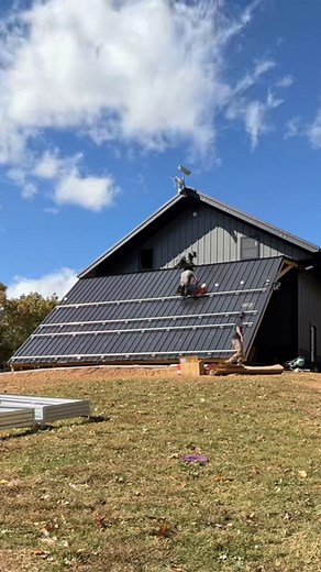 Putting up a SE facing solar array to finish off my solar power grid #narrowayhomestead #offgridliving #solar #power #solararray | Nate Petroski