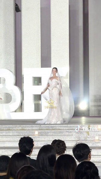 Phan Hải Như trình diễn BST Elsa tại Vietnam Beauty Fashion Fest XIII