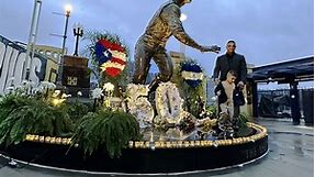 Impromptu ceremony outside PNC Park statue stirs emotions on 50th anniversary of Clemente’s death