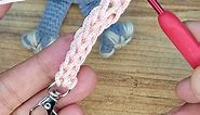 Wow! Gorgeous crochet knitting model explanation. belt, key chain, bag handle...