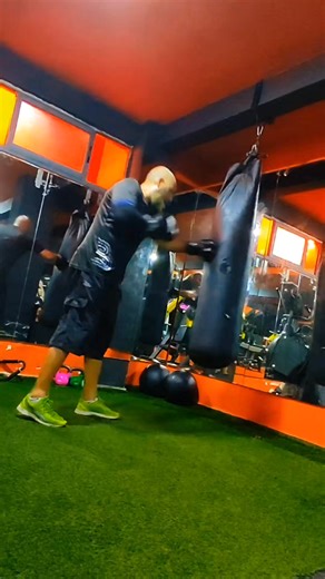 Boxing is not just power — it's physics, patience, and purpose. كل لكمة محسوبة. 壘" #ملاكمة #تحفيز_رياضي #تعلم_الملاكمة #تطوير_الذات #BoxingReels #DisciplineTraining #رياضة_العقل #FitnessReels #علم_الرياضة #قوة_التحمل | SirajAikido | Facebook