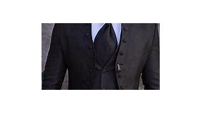 Costum negru de ceremonie, Sacou, Pantalon, Cravata – C4144 Costum #ceremonie Mire/Nas, Sacou-Pantalon-Vesta-Cravata Sacoul este tunica, negru satinat Prindere: nasture dublu cu lantisor Nuanta neagra cu model Croiala : Slim-Fit Website: www.Reginald.ro #groom #wedding #handmade #uk #usa #fyp #foryou #trend | Reginald.ro