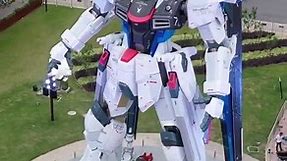 The Life Size Freedom Gundam On the Ground.❤️❤️❤️#fandom #gundam #hobbygundam #bandaigundam #gunpla #mecha #robot #freedomgundam #gundamseed #gundamseeddestiny #kirayamato #freedomgundamseed #freedomgundam🔥 #lalaport #shanghai #thanksgiving