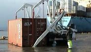 HAMMAR 195 HB Sideloader - Lifting 20ft container in port