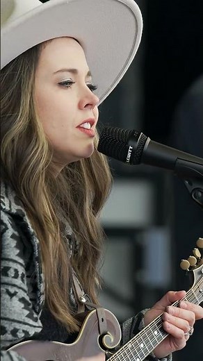 Sierra Hull: "Feel The Blues" Live at WinterWonderGrass