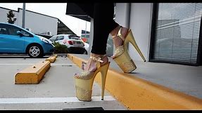 Review Walking Massive Pleaser INFINITY-909-2G Gold Glitter 9 Inch High Heel Platform Shoes