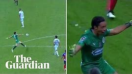 Chivas goalkeeper scores from own penalty area in Mexican football match