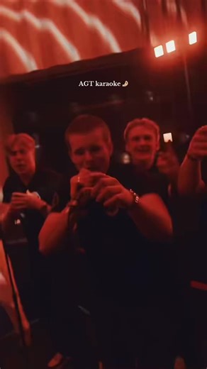 Karaoke AGT: Eroa Normaalista Karaokeelämystä