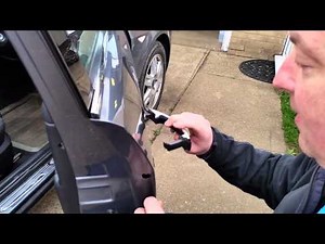 How to replace the exterior door handle of the Ford Fusion North America