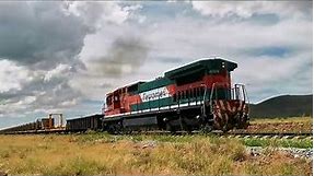 Ferromex. Tren rielero con locomotora C30-7 Super7 MP #3817
