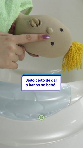 O banho do bebê em duas etapas, é muito importante principalmente no primeiro mês! 🥰 ⚠️ Devemos tomar cuidado a como levar a água até o bebê, como limpar os ólhos, o nariz e também como proteger os ouvidos do bebê! ➡️ Me conta aqui nos comentários mamãe, você faz desta forma? 👇🏻 #maedeprimeiraviagem #cuidadoscomobebe #cursoparagestante #comodarbanhonobebe #banhodobebe