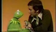 Sesame Street - Kermit and Bob. Lecture about frogs