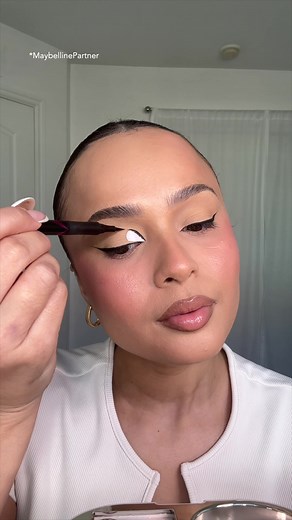 Master Precise Liquid Eyeliner Tutorial | Maybelline