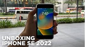 iPhone SE 2022 Unboxing (iOS 16)
