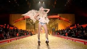 Victoria's Secret Fashion Show 2010 [HD] Part 3/7: Country Girls