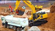 EPIC RC ACTION AT THE CONSTRUCTION WORLD// HYDRAULIC RC KOMATSU DIGGER// RC BOBCAT SKID STEER