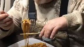Man goes viral for eating spaghetti with scissors
