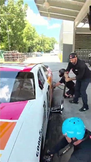 🌮 = clean pit stops 😎 Happy 5 lug Friday!